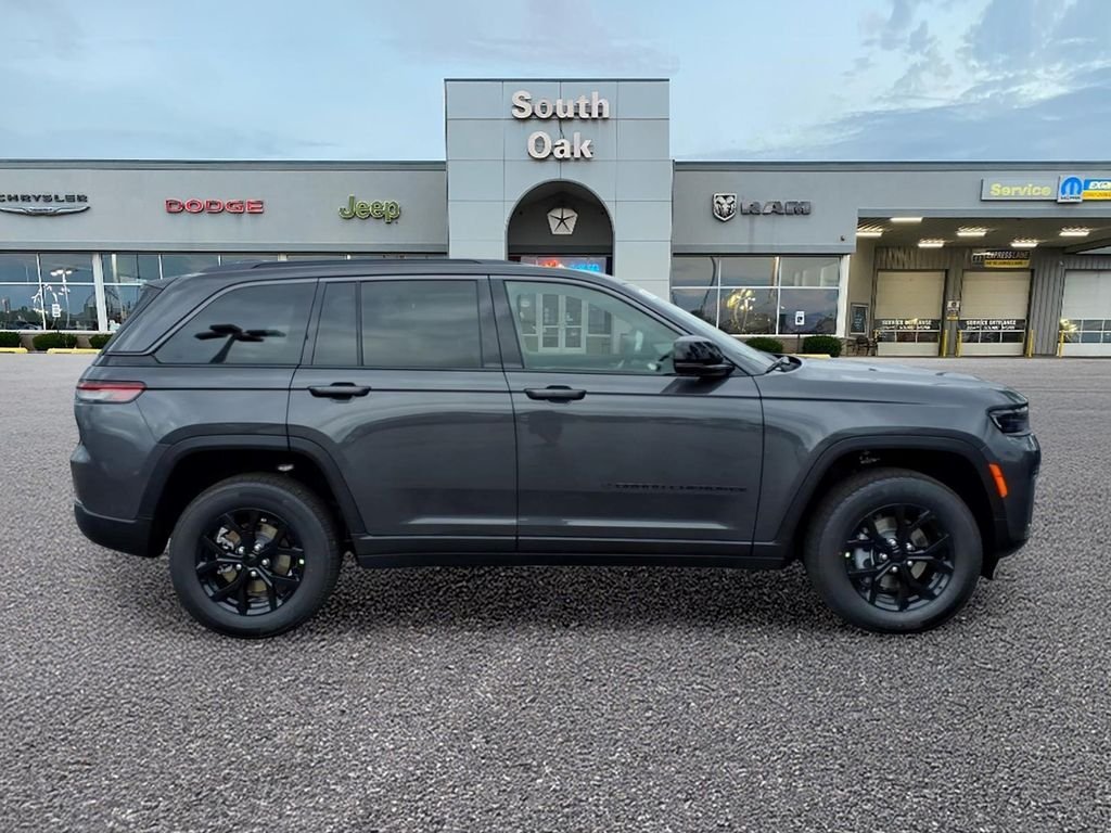 New 2026 Baltic Gray Metallic Clear-Coat Exterior Paint Jeep Altitude image 2
