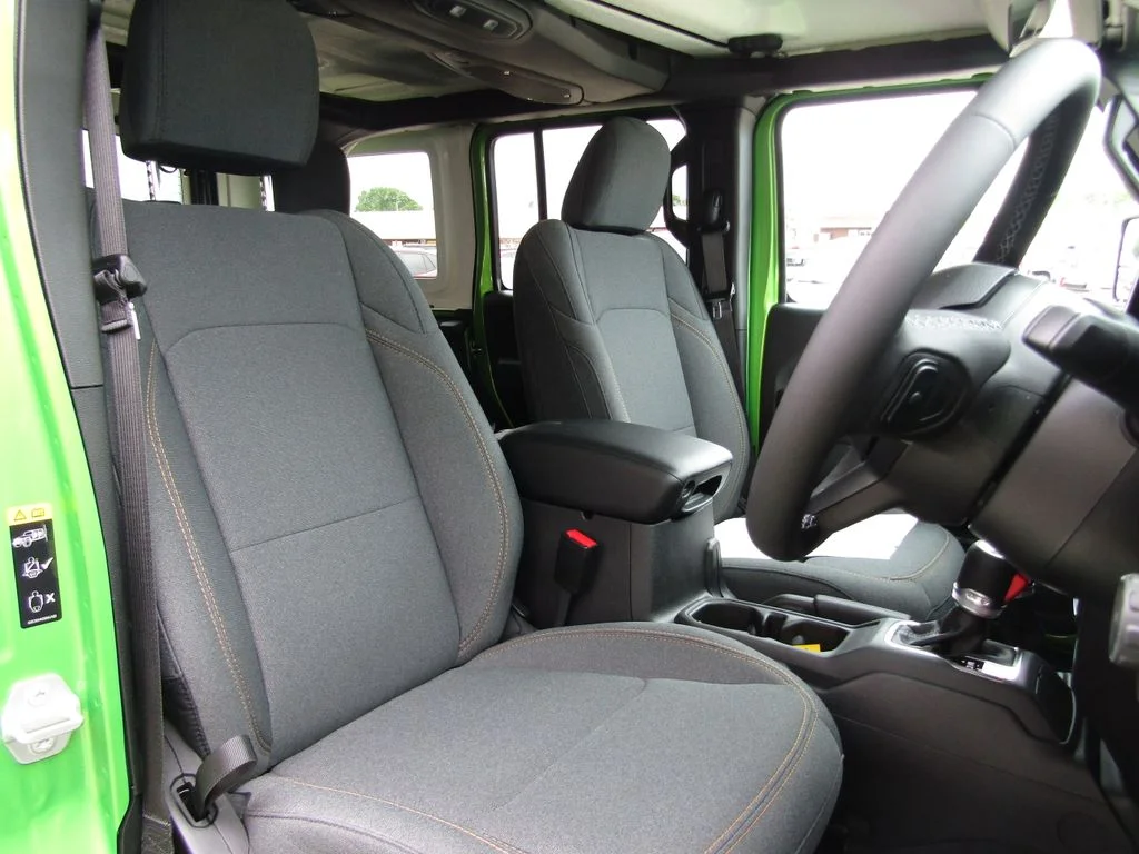 New 2026 Mojito Clearcoat Jeep Sport RHD image 16