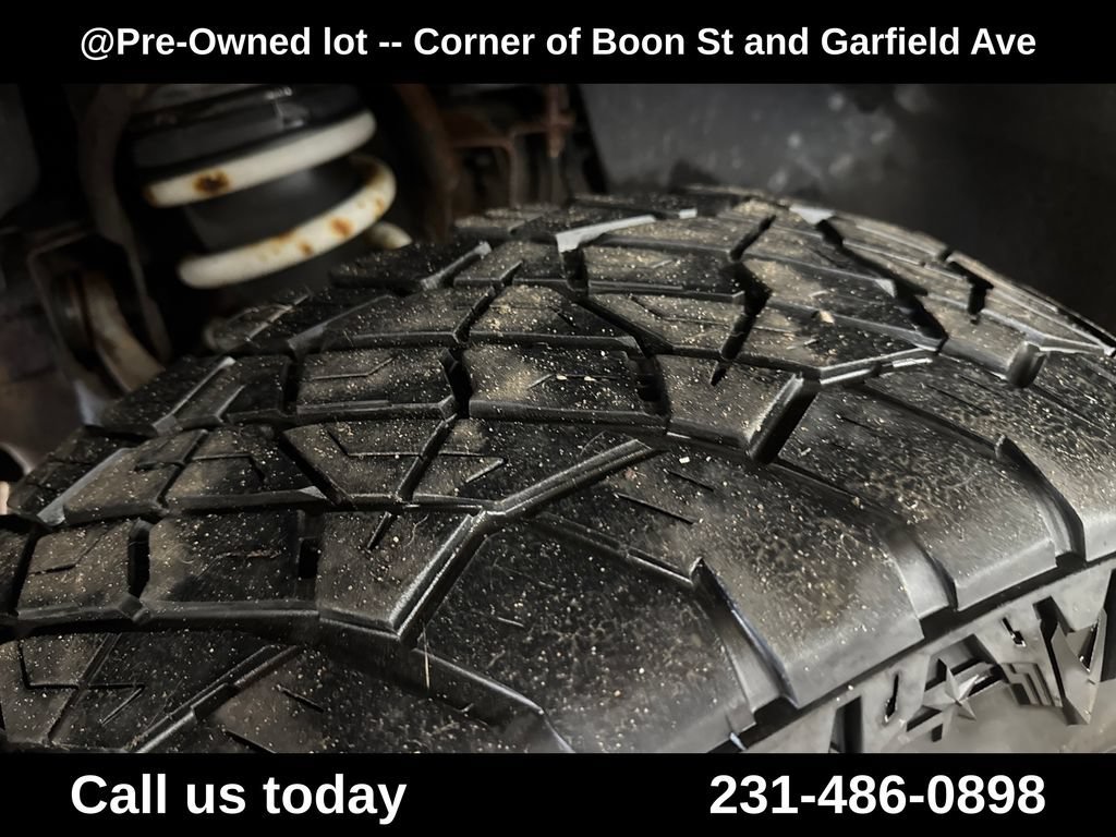 Used 2009 Sonoma Jewel Metallic GMC Work Truck image 11