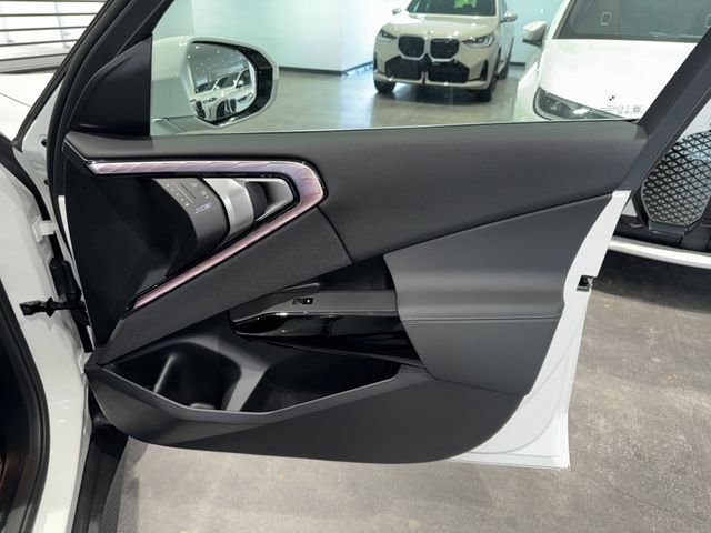 New 2026 Alpine White BMW 30 xDrive image 9