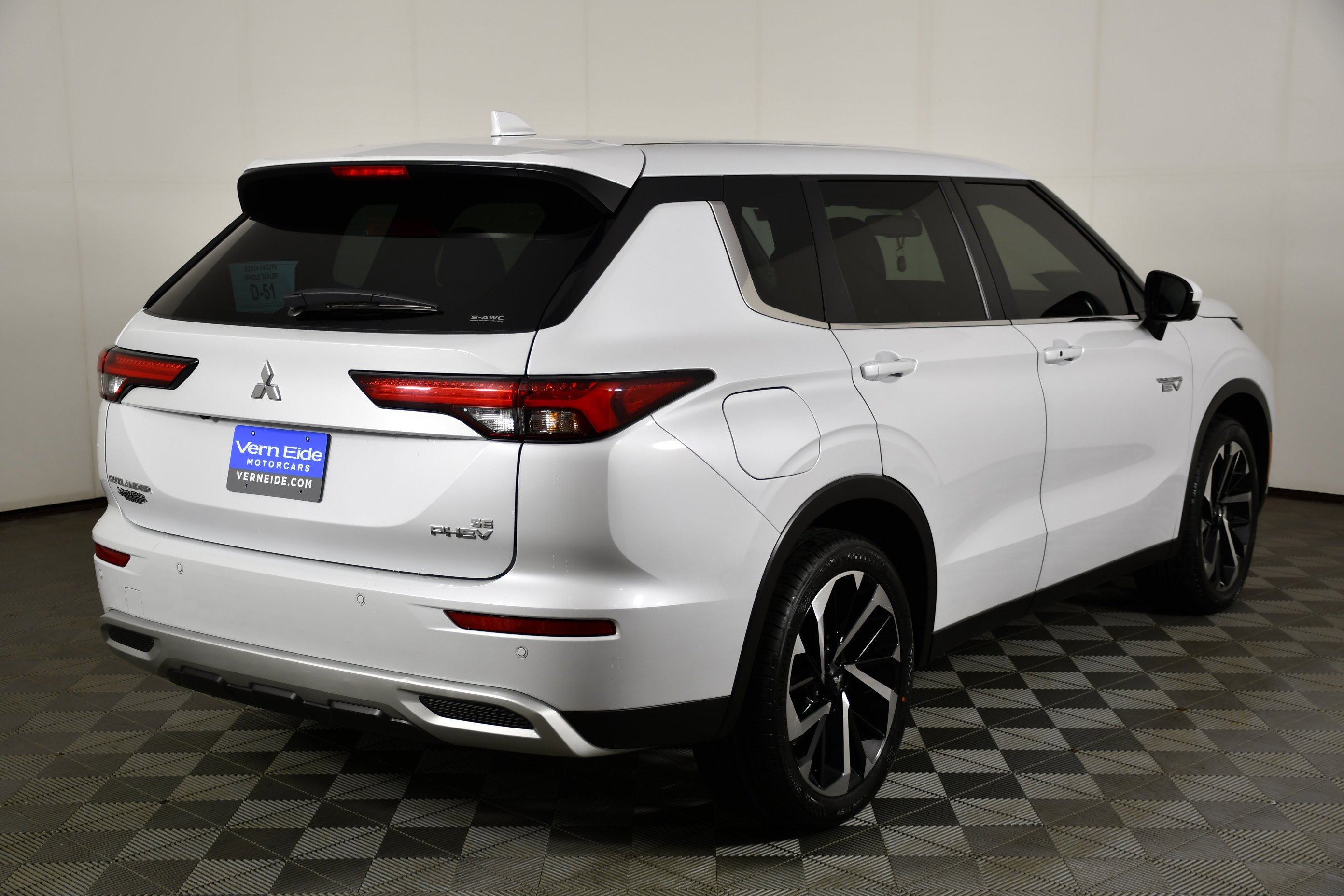 Certified Used 2024 White Diamond Mitsubishi SE image 4