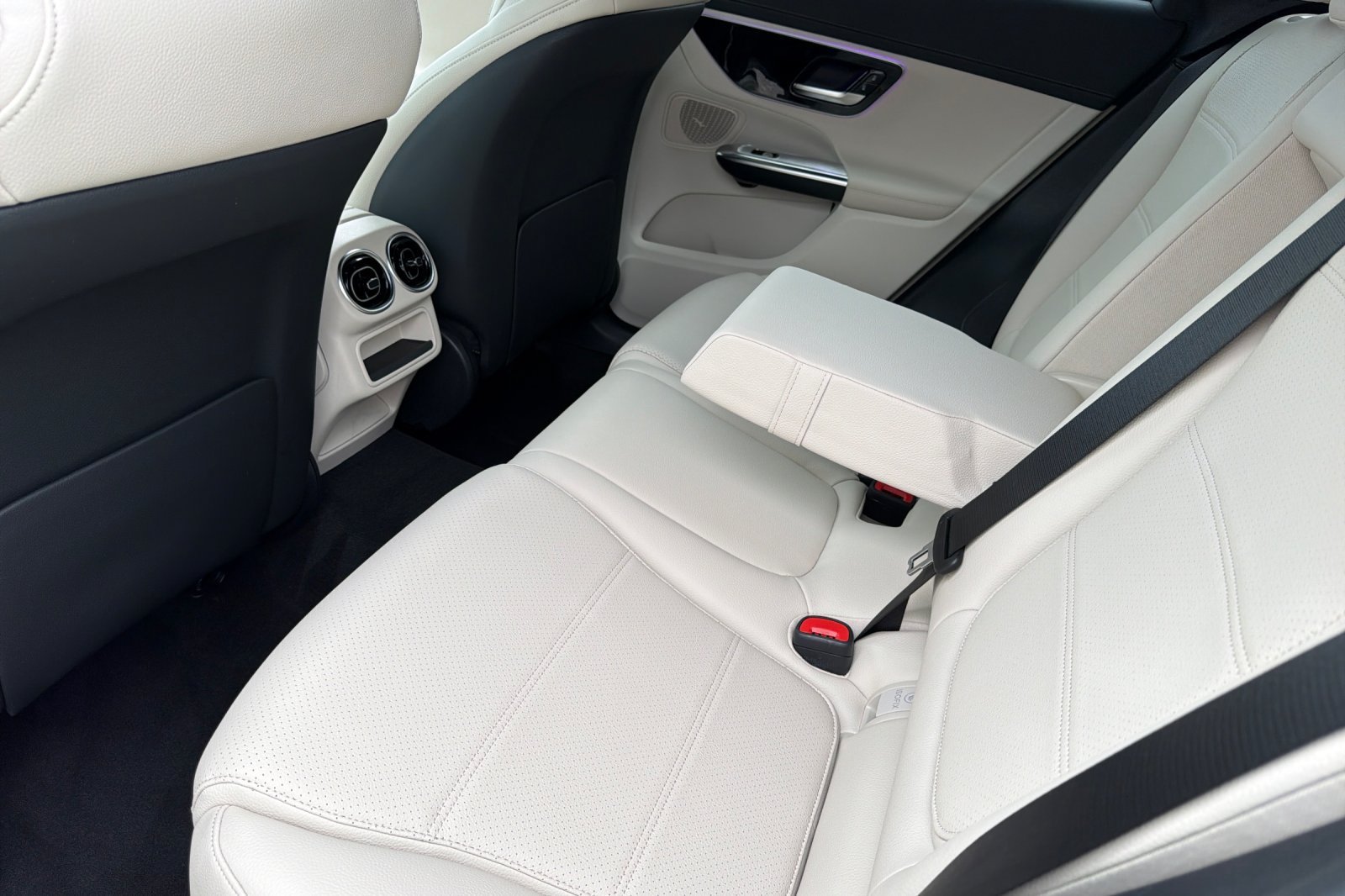 Used 2024 White Mercedes-Benz GLC 300 image 10