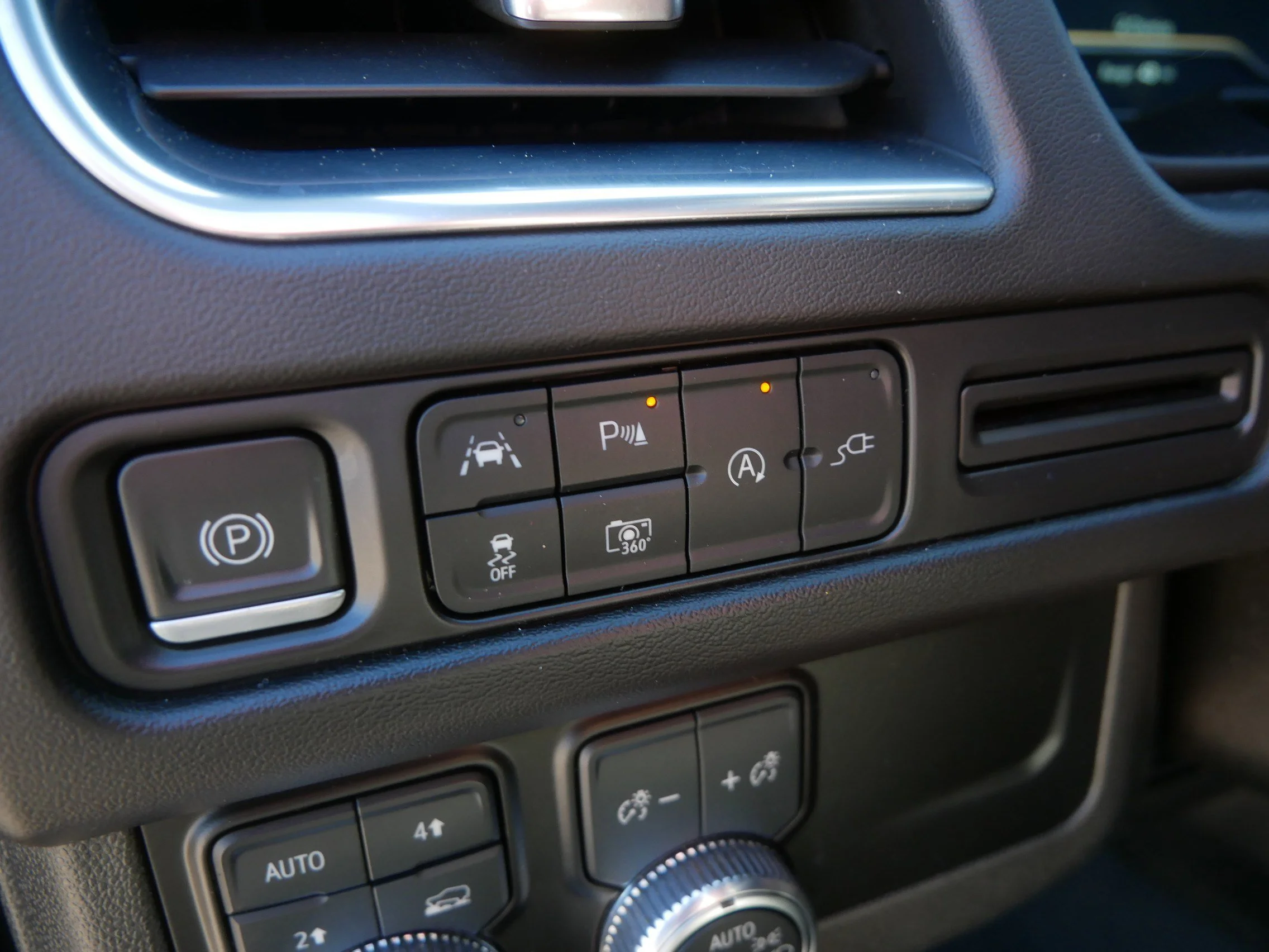 2022 GMC Yukon XL SLT - Photo 25