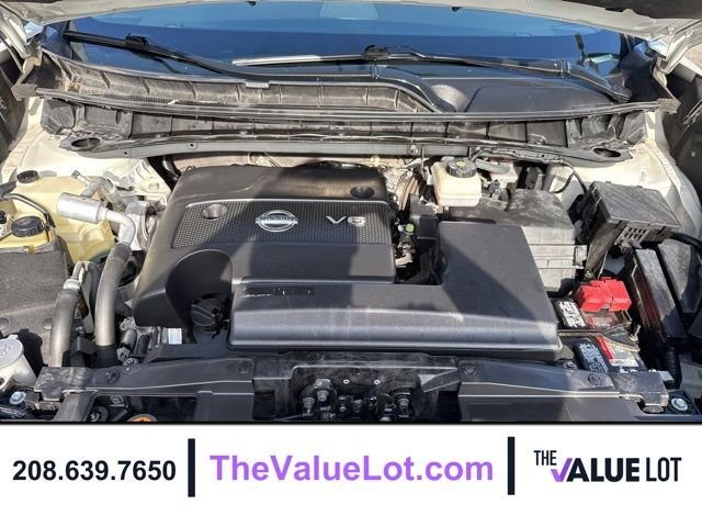 Used 2018 White Nissan SL image 10