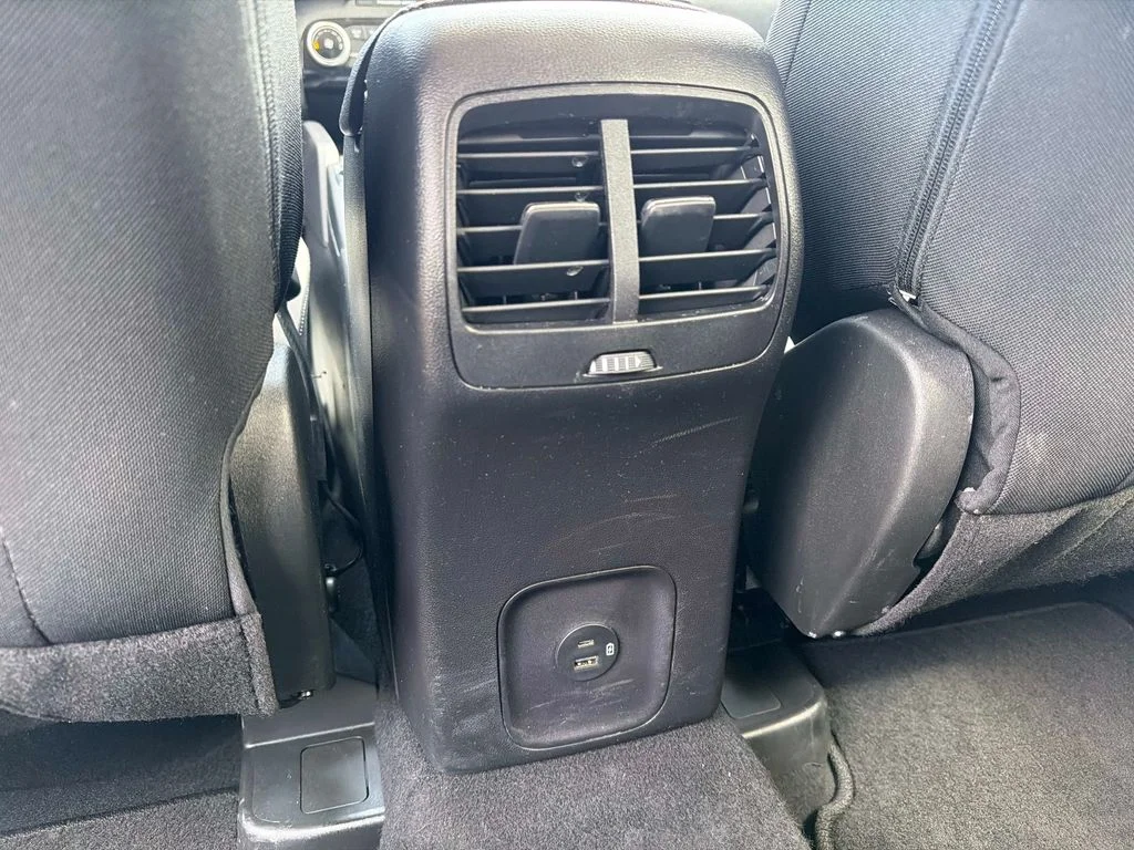Used 2022 Agate Black Metallic Ford SE image 17