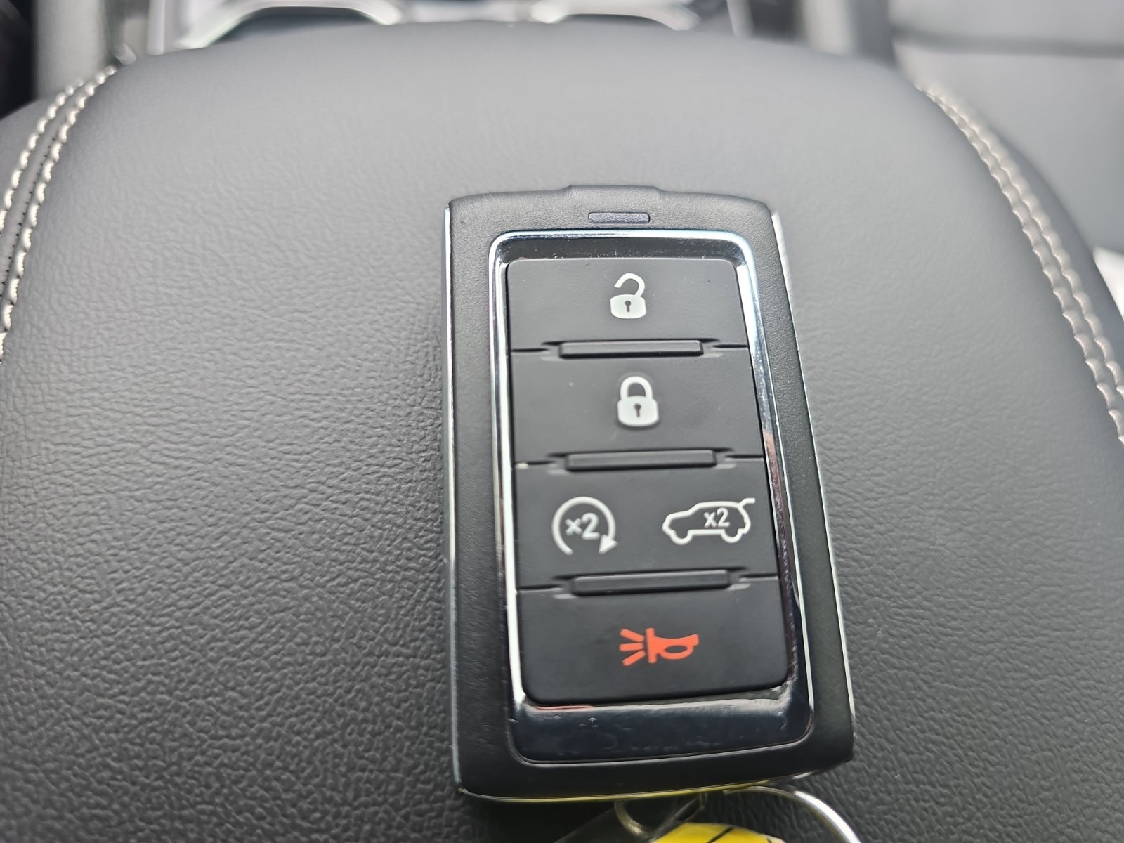 Used 2023 Diamond Black Crystal Pearlcoat Jeep Limited image 30