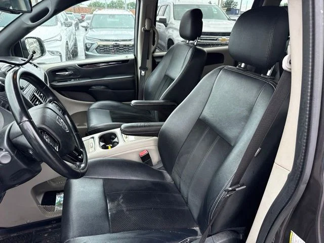 Used 2018 Gray Dodge SXT image 11