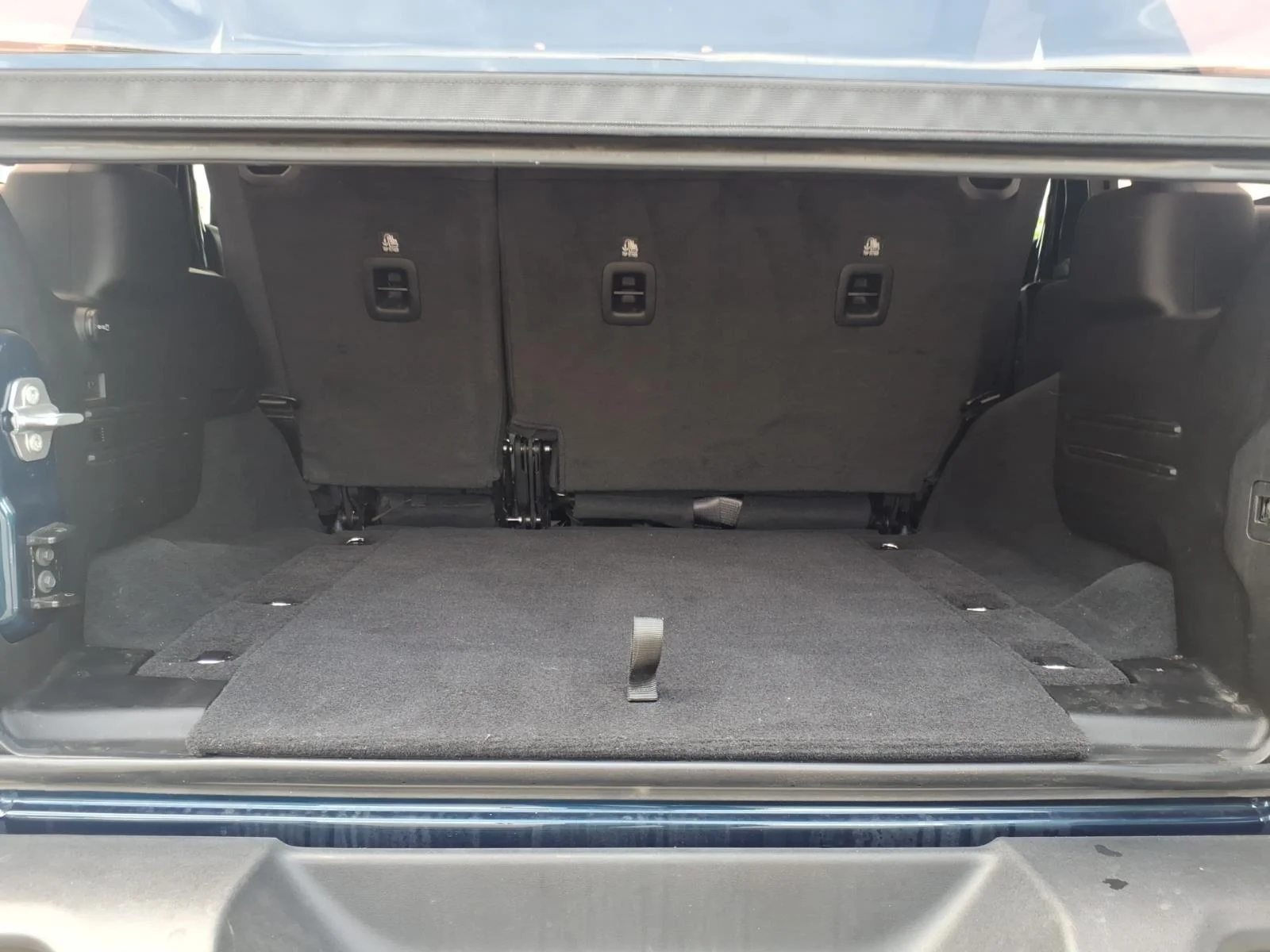 Used 2025 Fathom Blue Pearlcoat Jeep Sport S image 28