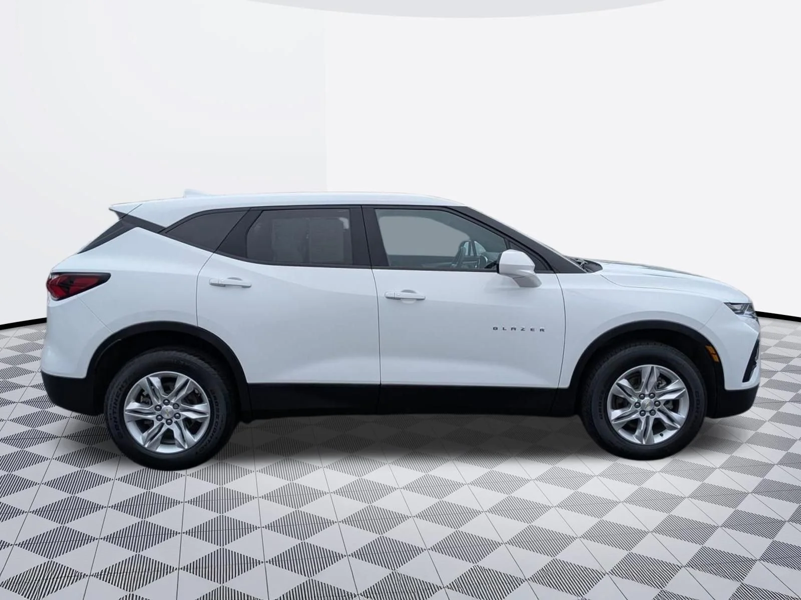 Used 2022 Summit White Chevrolet LT image 4