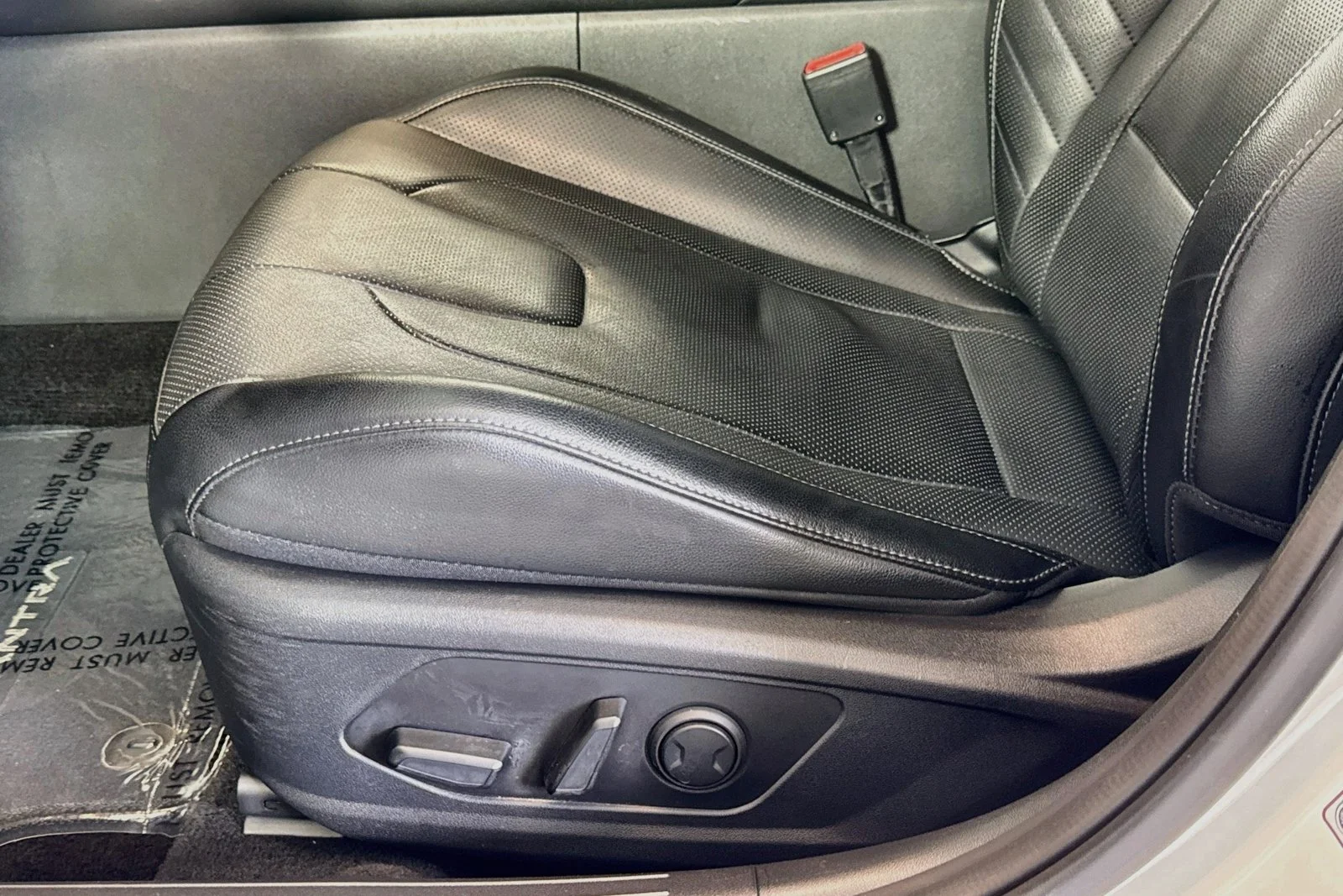Used 2023 Ceramic White Hyundai Limited image 18