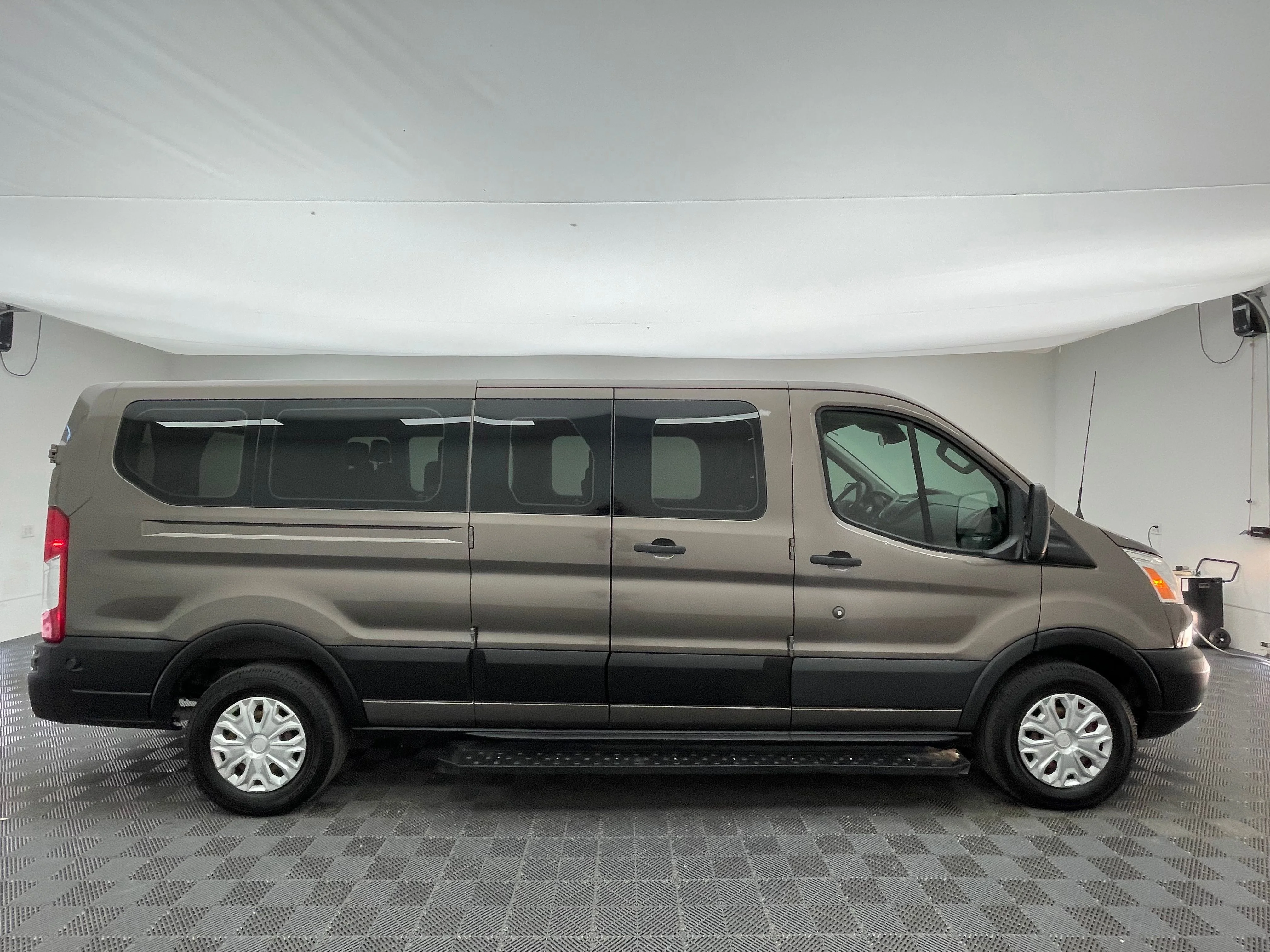 Used 2019 Stone Gray Metallic Ford XLT image 5