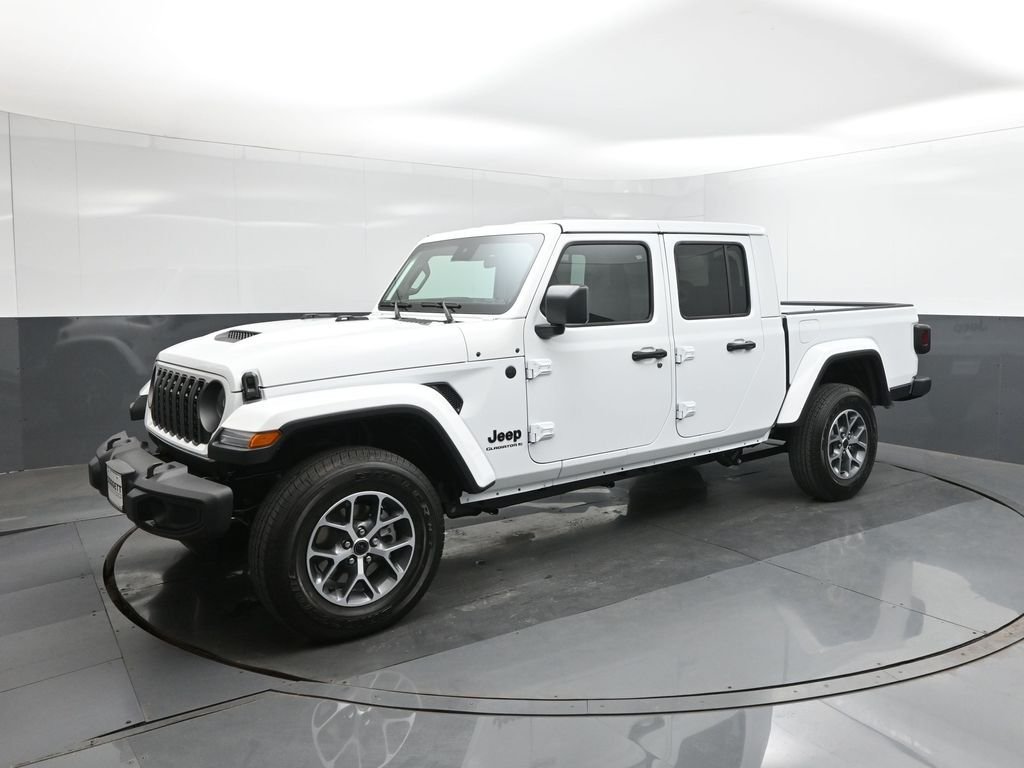 New 2025 Bright White Clear-Coat Exterior Paint Jeep Sport S image 34