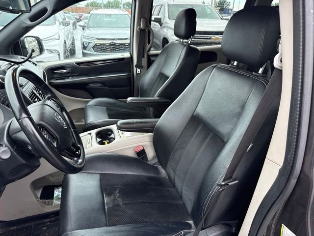 Used 2018 Gray Dodge SXT image 11