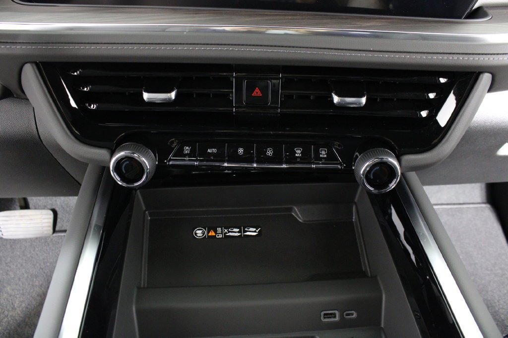 2027 Chevrolet Suburban LT - Photo 31