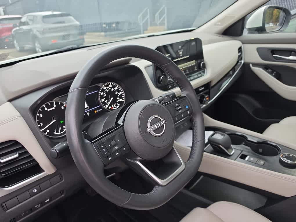 Certified Used 2023 Pearl White Tricoat Nissan SL image 17