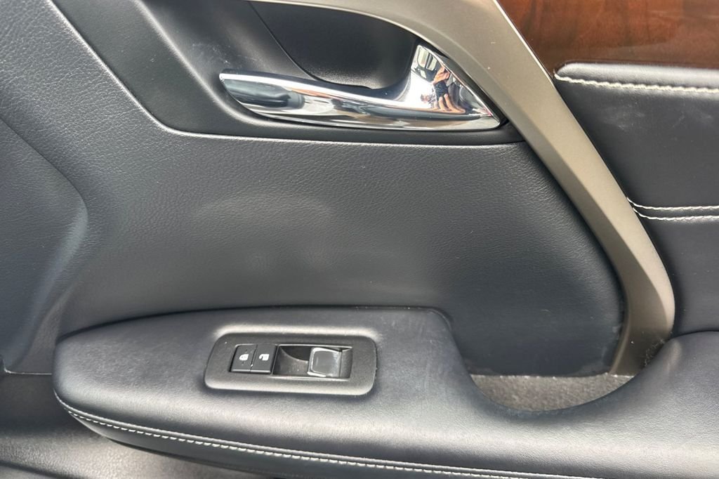 Used 2019 White Lexus 350 image 22