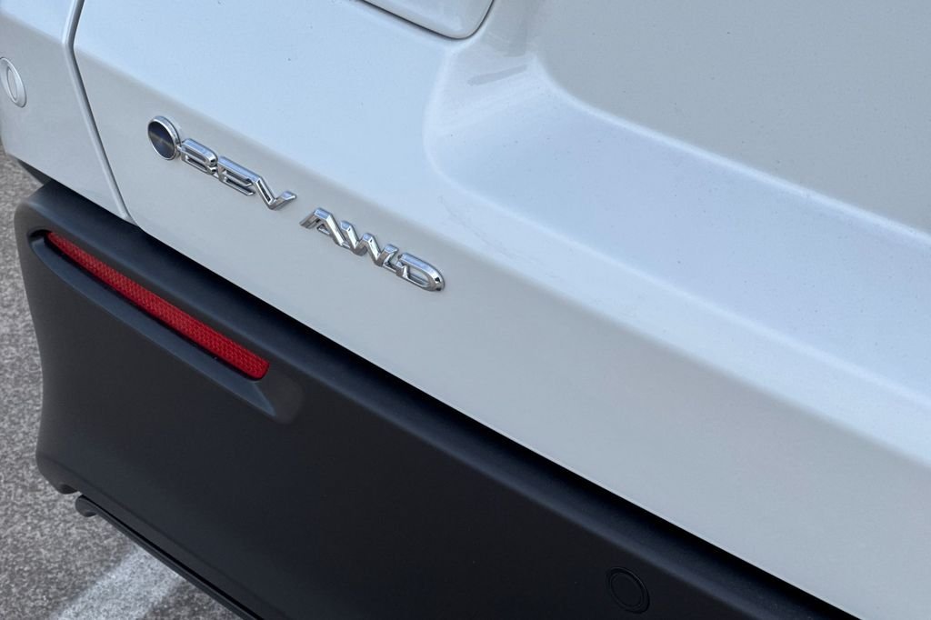New 2026 Wind Chill Pearl <sup>1</sup> Toyota  XLE image 7