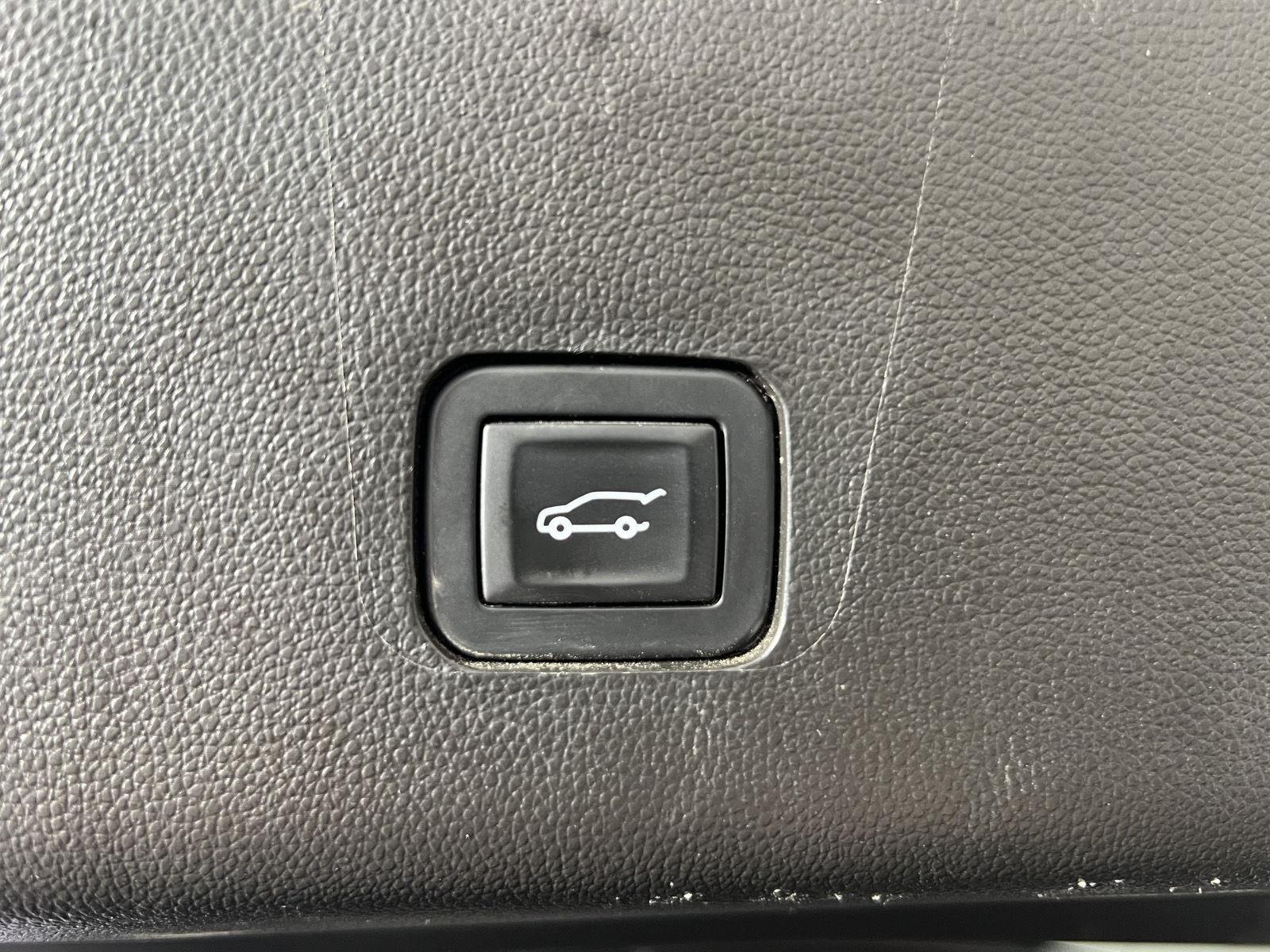 Used 2018 Mosaic Black Metallic Chevrolet LT Cloth image 23