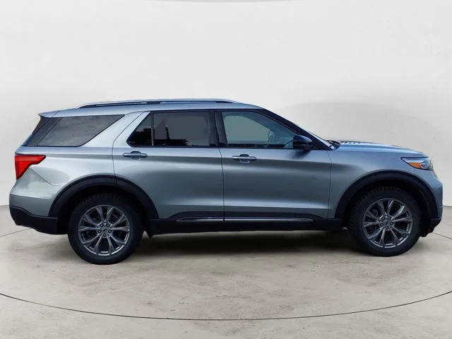 Used 2020 Silver Metallic Ford Limited image 4