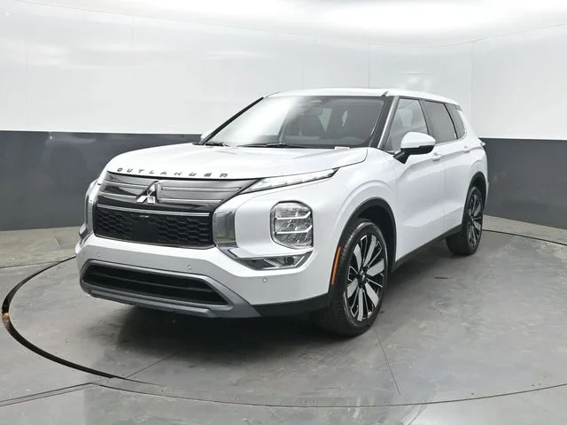2026 Mitsubishi Outlander SE FWD's photo