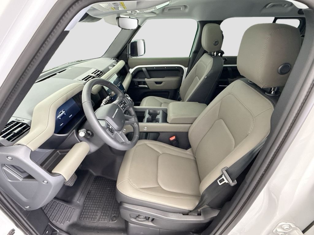 Certified Used 2026 Fuji White Land Rover S image 18