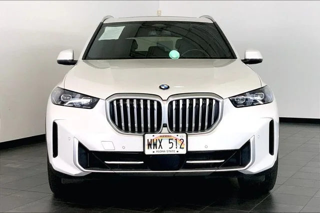 Used 2024 Mineral White Metallic BMW sDrive40i image 3