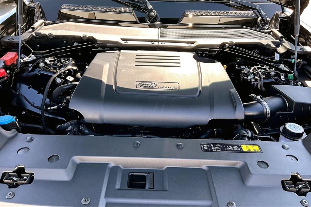 New 2026 SANTORINI BLACK Land Rover S image 12