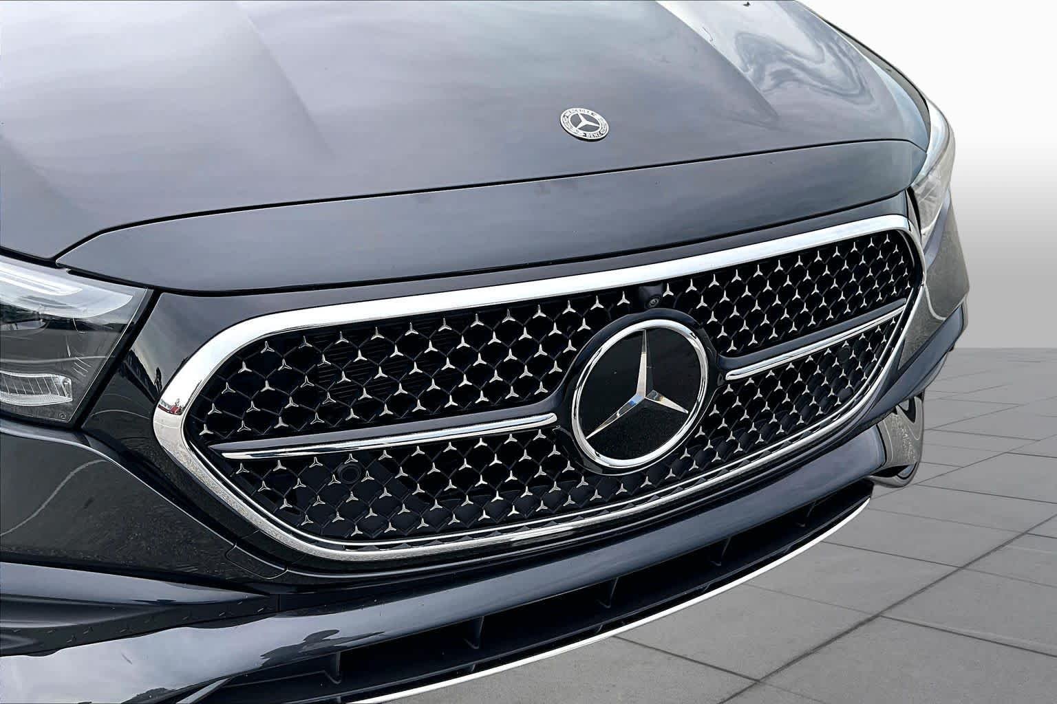 Used 2025 Graphite Grey Metallic Mercedes-Benz E 350 image 29
