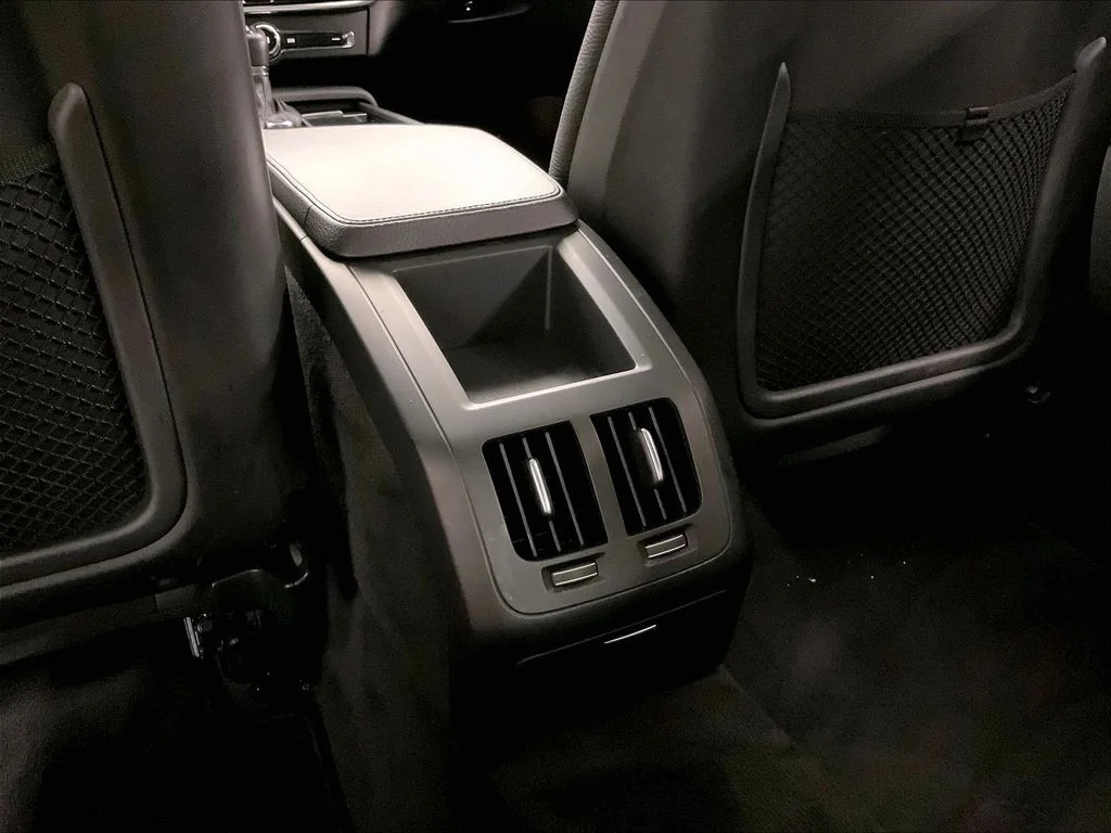 Used 2019 Gray Volvo T6 Momentum image 37