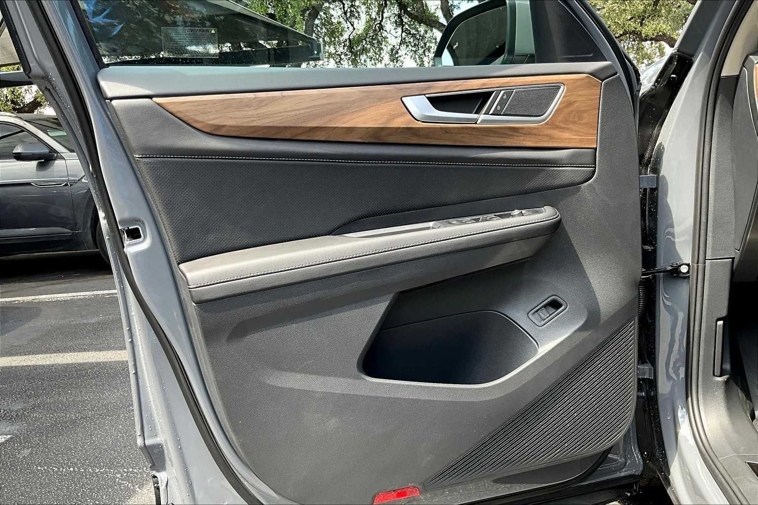 2026 Volkswagen Atlas SE w/Tech - Photo 10