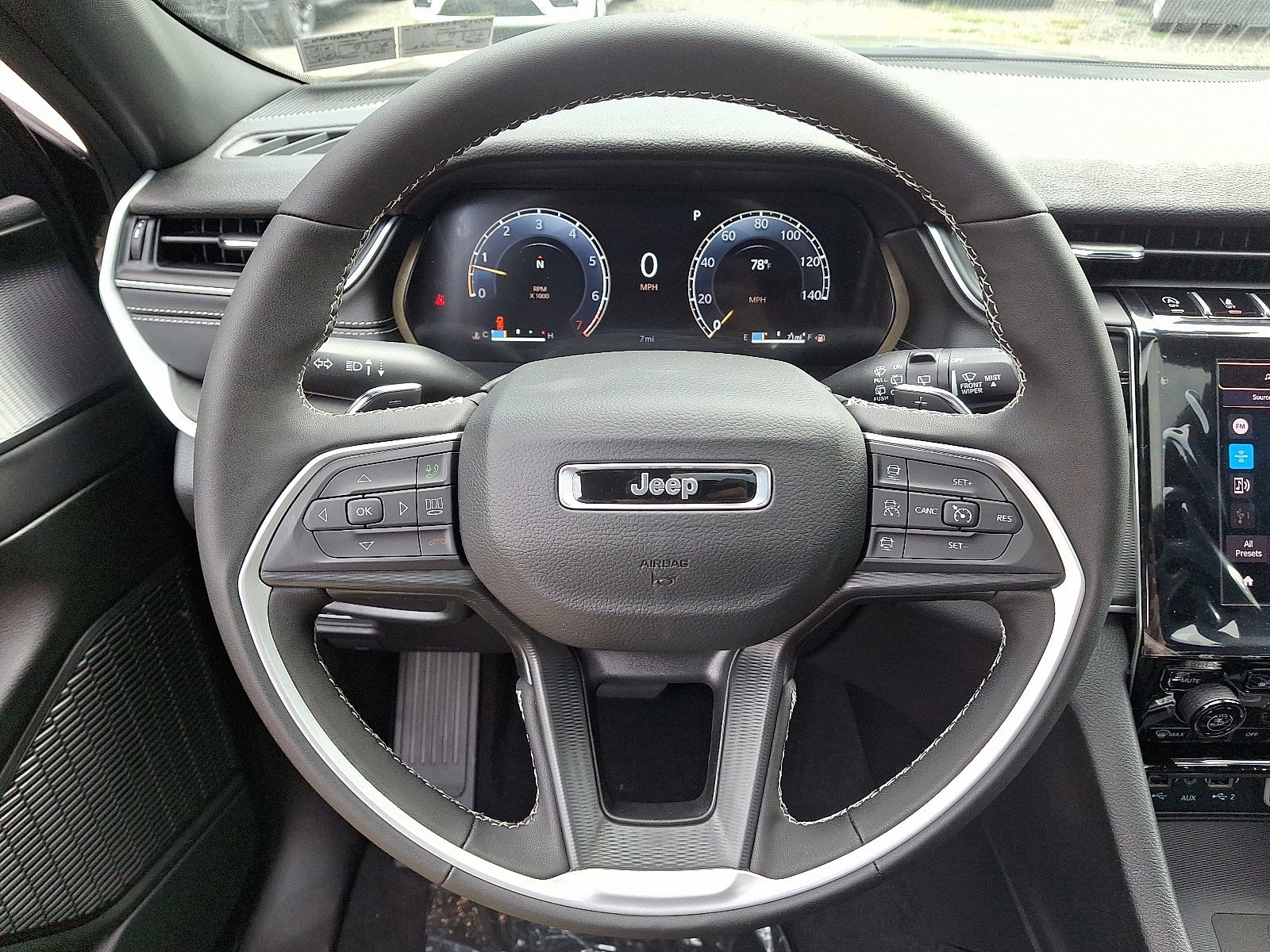 2025 Jeep Grand Cherokee Laredo - Photo 13