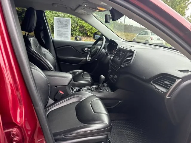 Used 2019 Velvet Red Pearlcoat Jeep Latitude Plus image 9