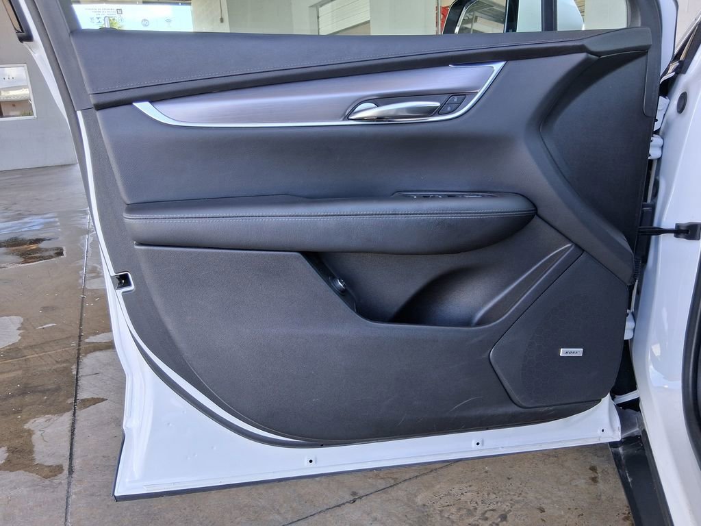 Used 2022 Crystal White Tricoat Cadillac Luxury image 16