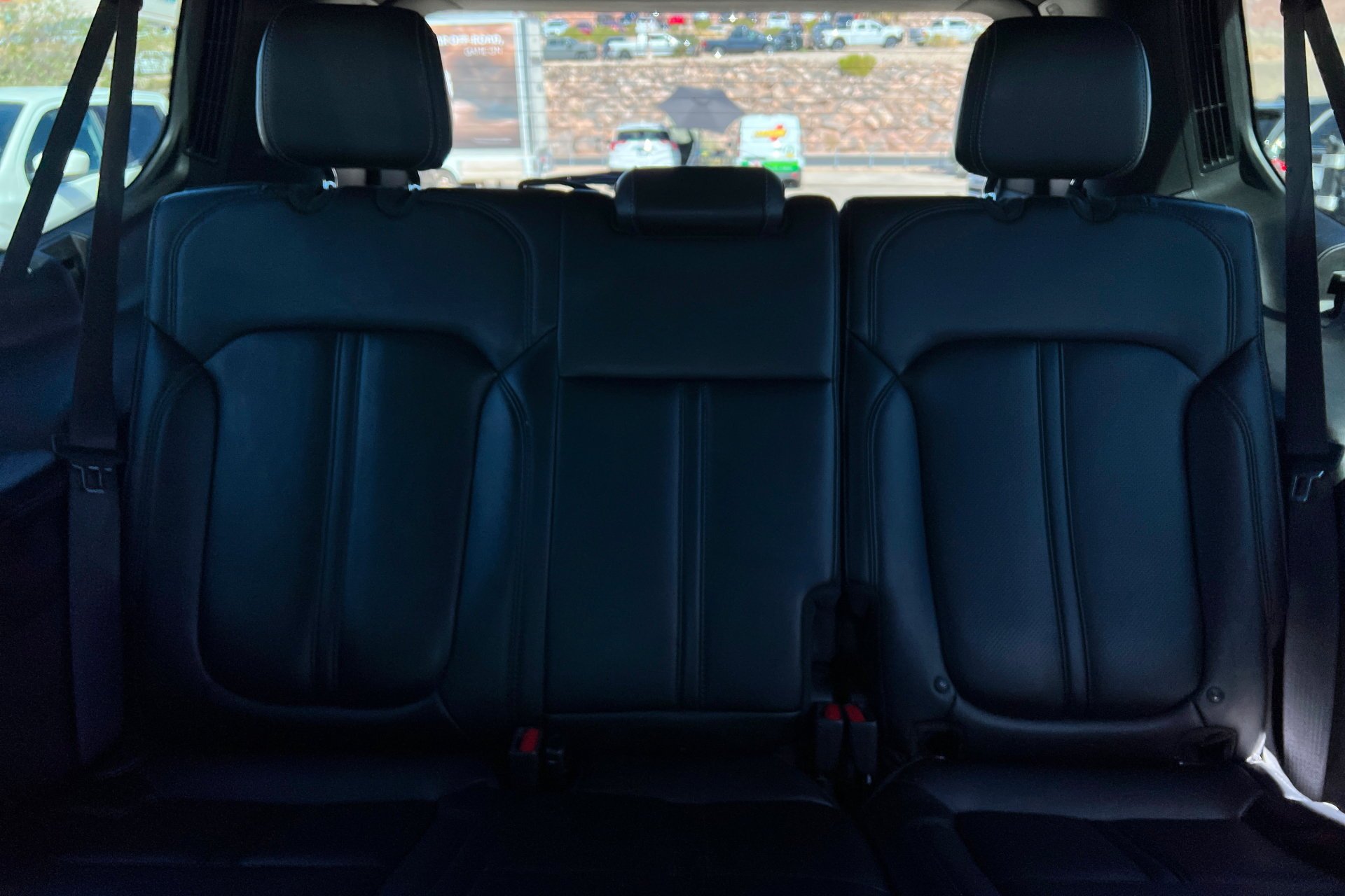 Used 2024 Diamond Black Crystal Pearlcoat Jeep Base image 21
