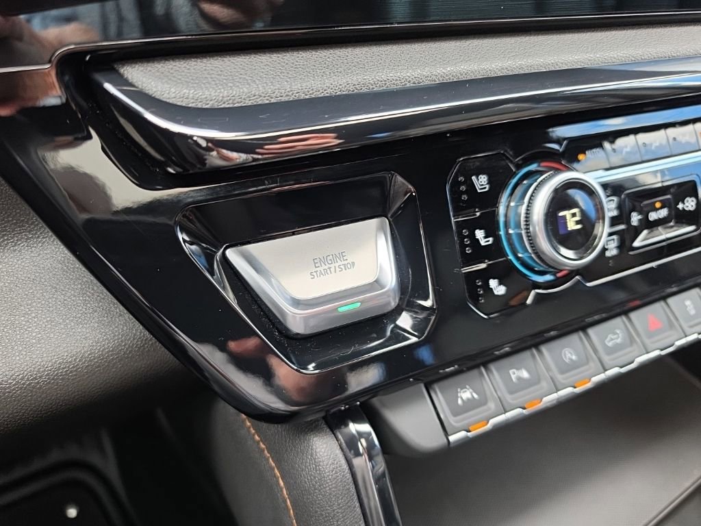 Used 2023 Summit White GMC AT4 image 18