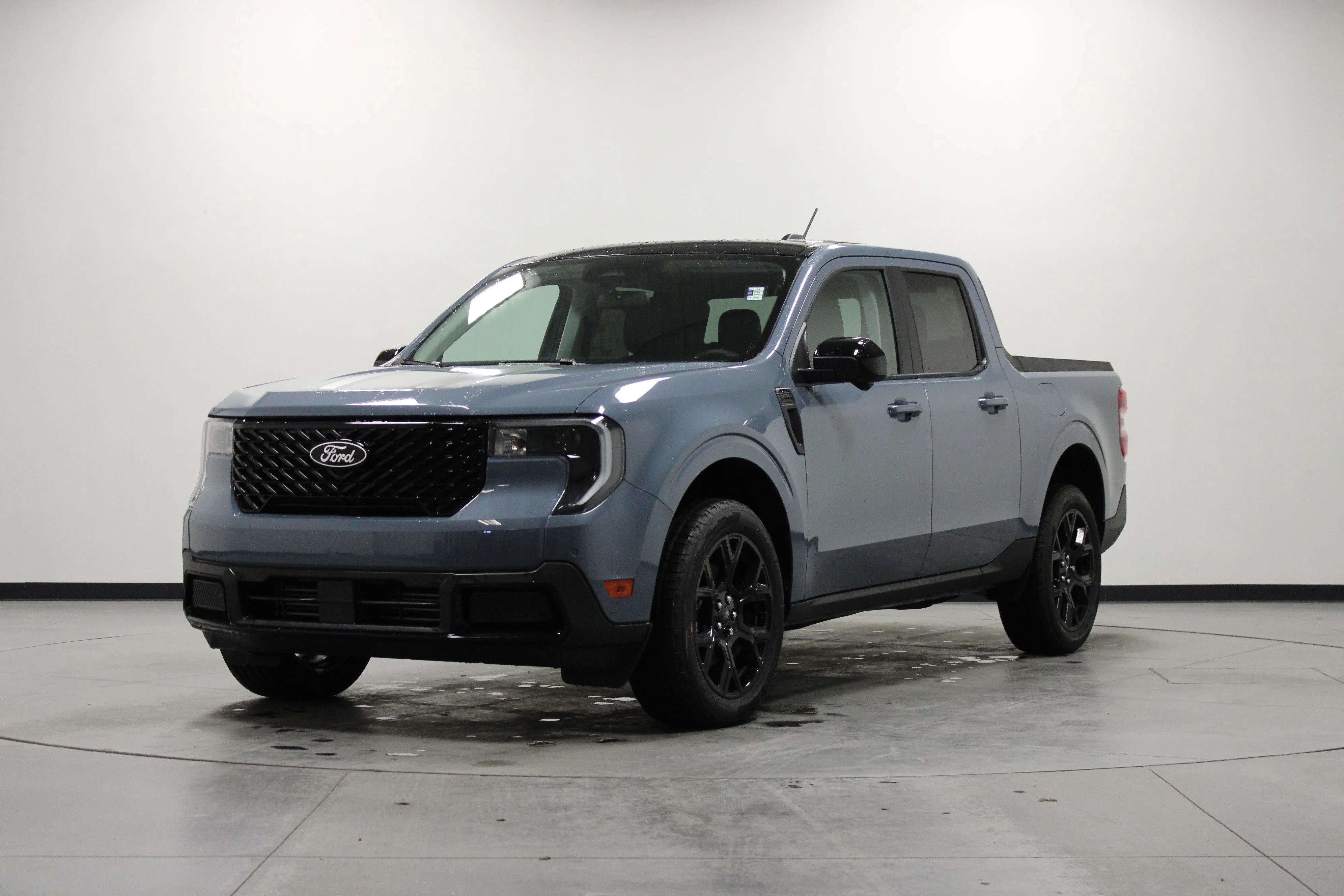 New 2025 Azure Gray Metallic Tri-Coat Ford Lariat® image 8