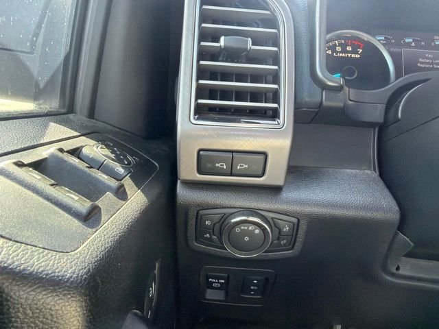 Used 2018 White Platinum Clearcoat Metallic Ford Limited image 30