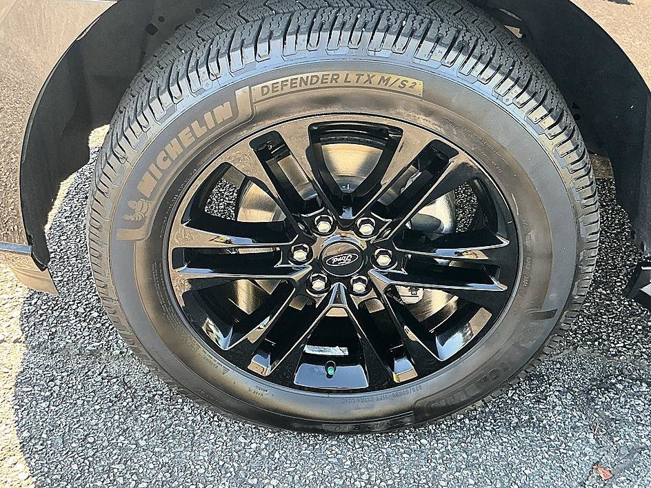 Used 2022 Black Metallic Ford XLT image 9