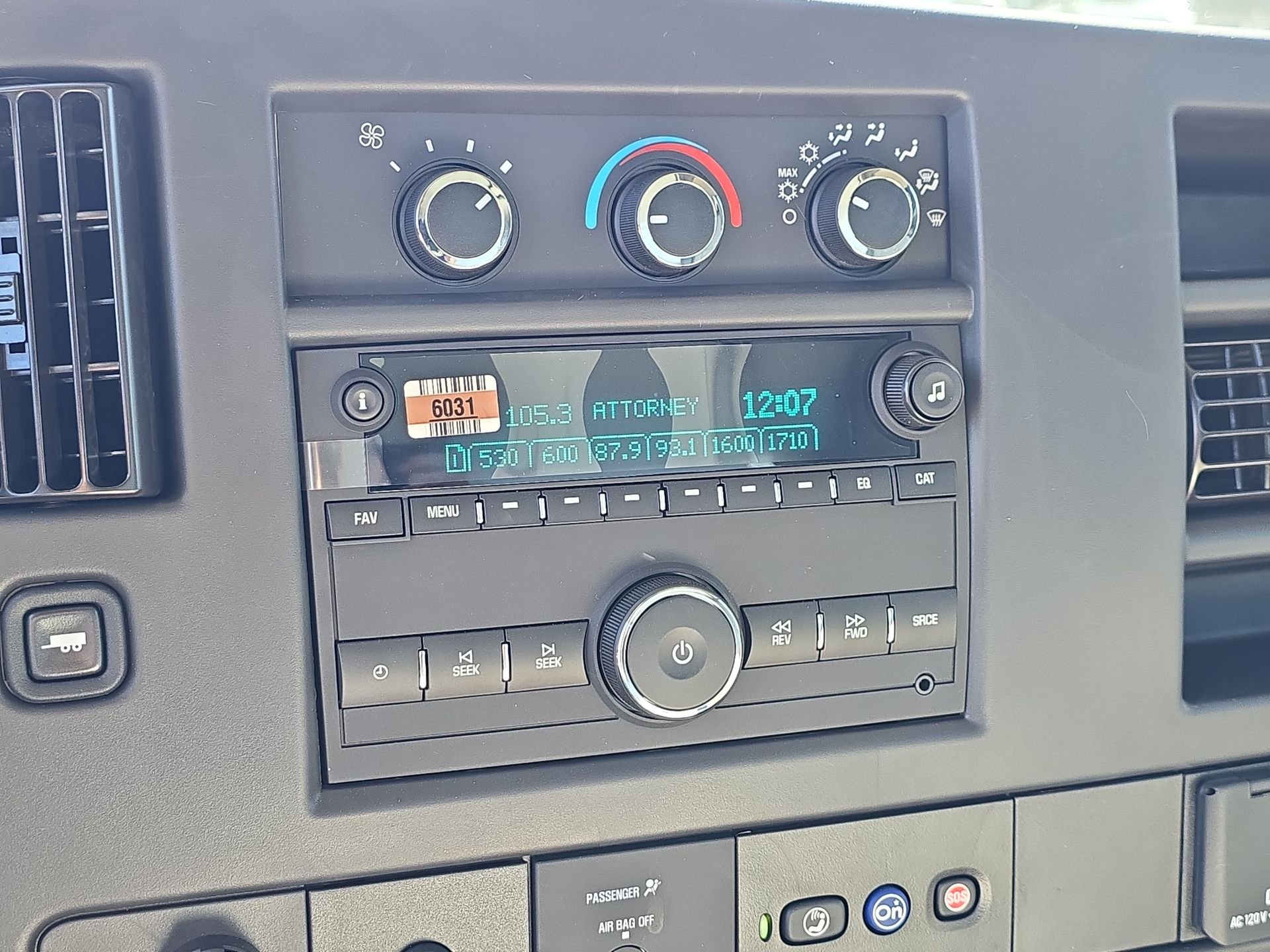 New 2025 Summit White GMC 1WT image 37