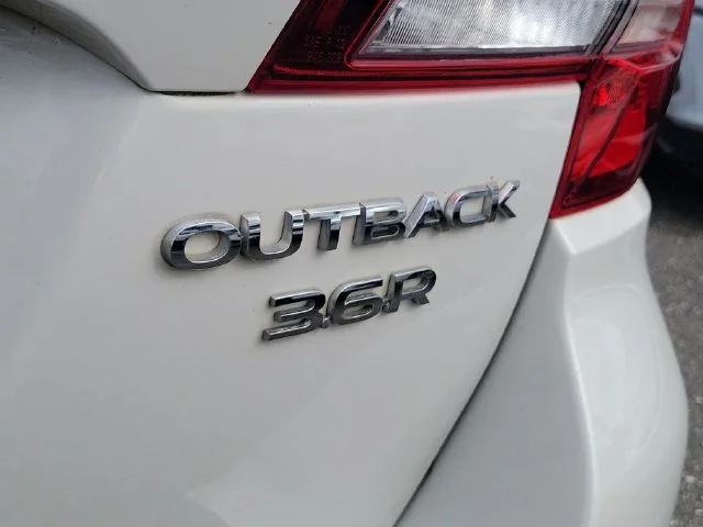 2019 Subaru Outback Limited - Photo 8