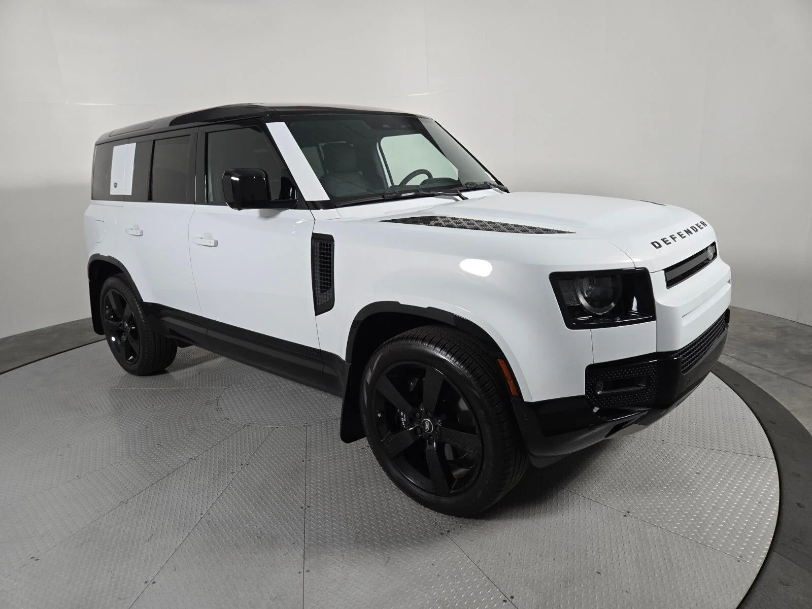 Certified Used 2023 Yulong White Metallic Land Rover Carpathian Edition image 3