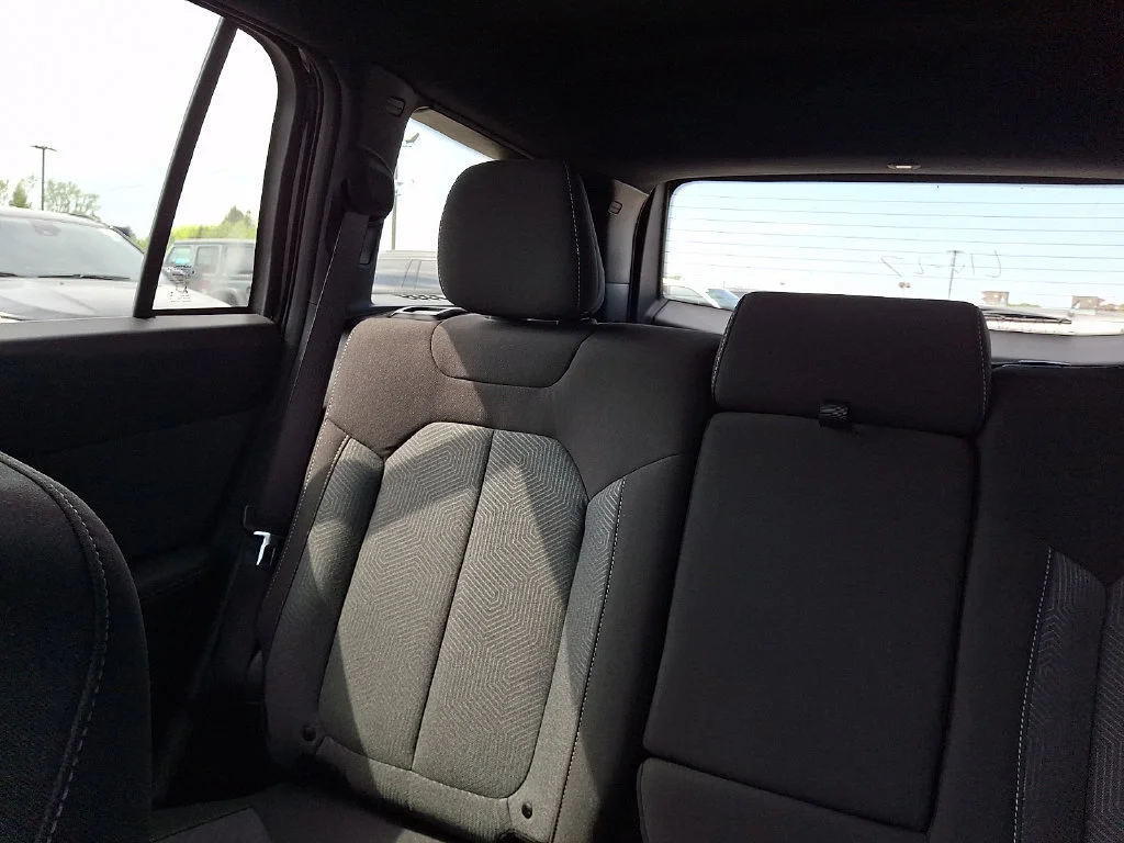 New 2026 Diamond Black Crystal Pearl-Coat Exterior Paint Jeep Laredo image 13