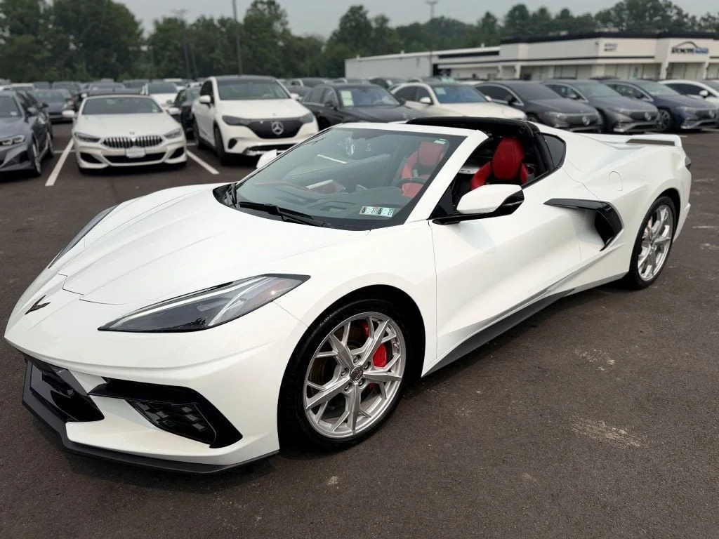 Used 2023 Arctic White Chevrolet 2dr Stingray Coupe w/2LT Z51 Performance Package & Front Lift image 12