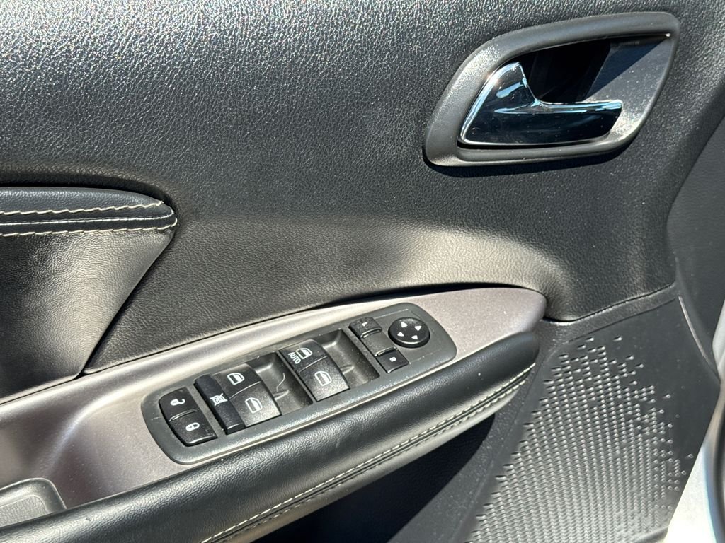 Used 2020 Silver Dodge Crossroad image 28