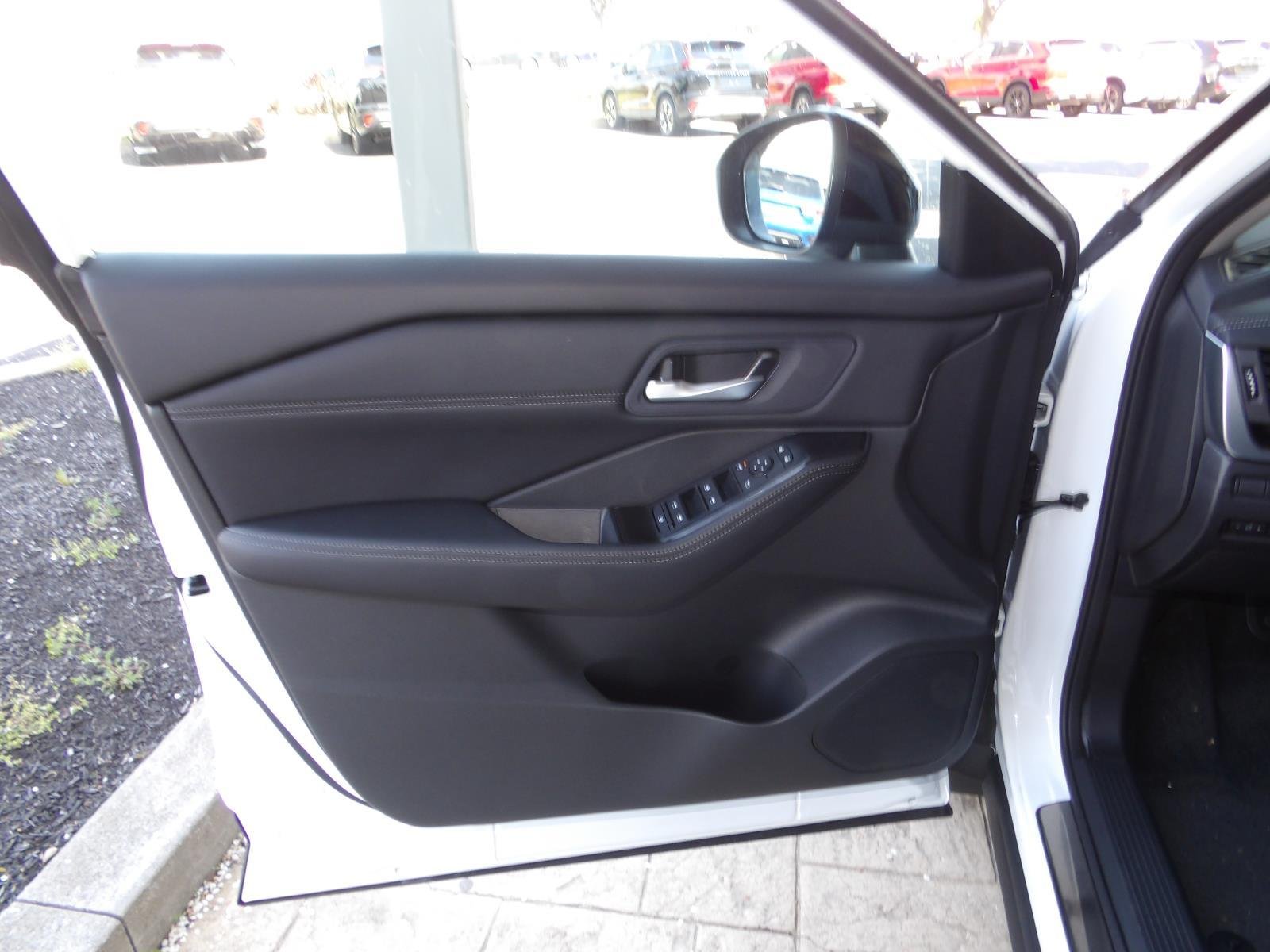 New 2026 Everest White Pearl TriCoat Nissan Dark Armor™ image 20