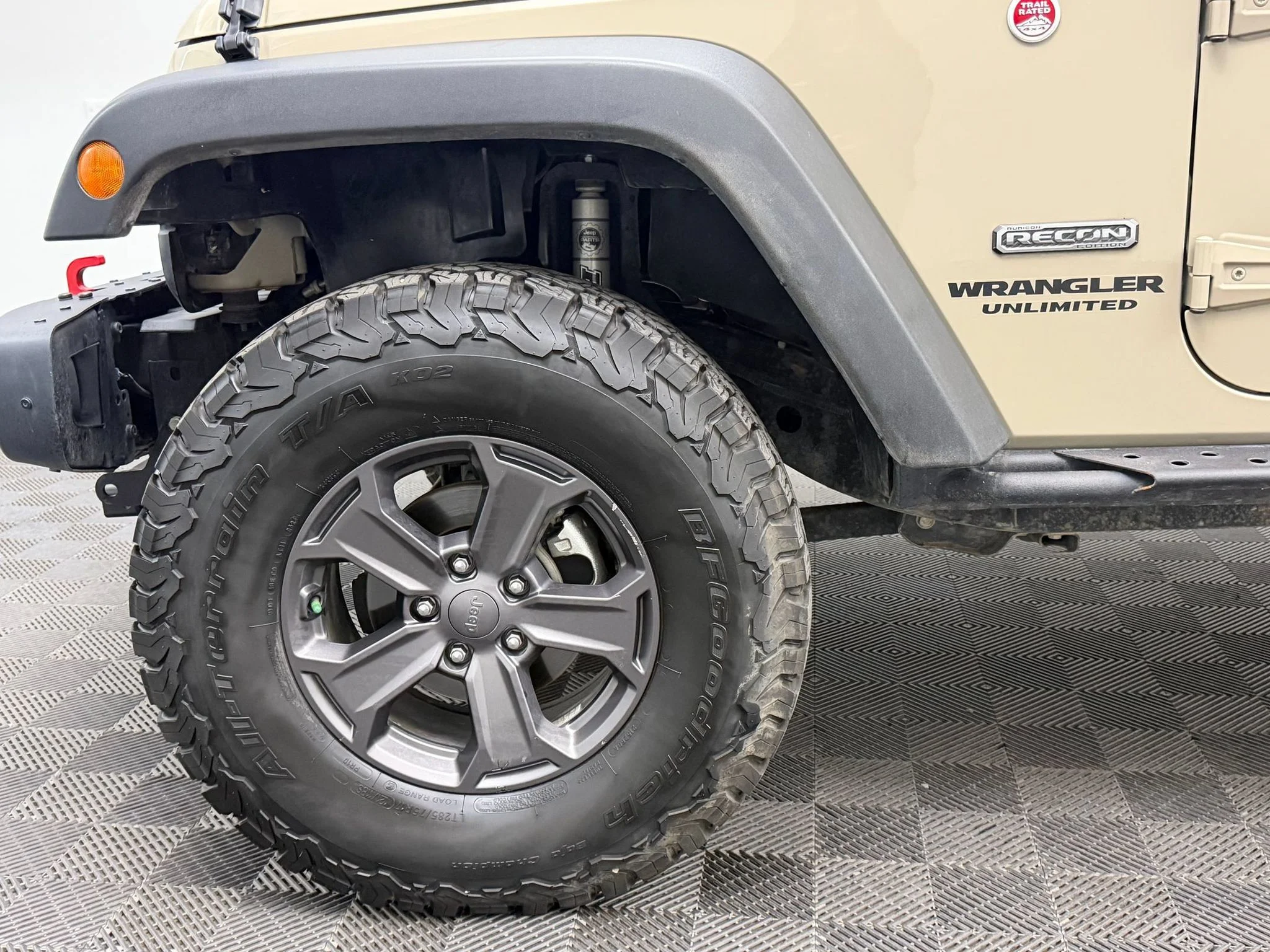 Used 2017 Gobi Clearcoat Jeep Rubicon Recon image 11