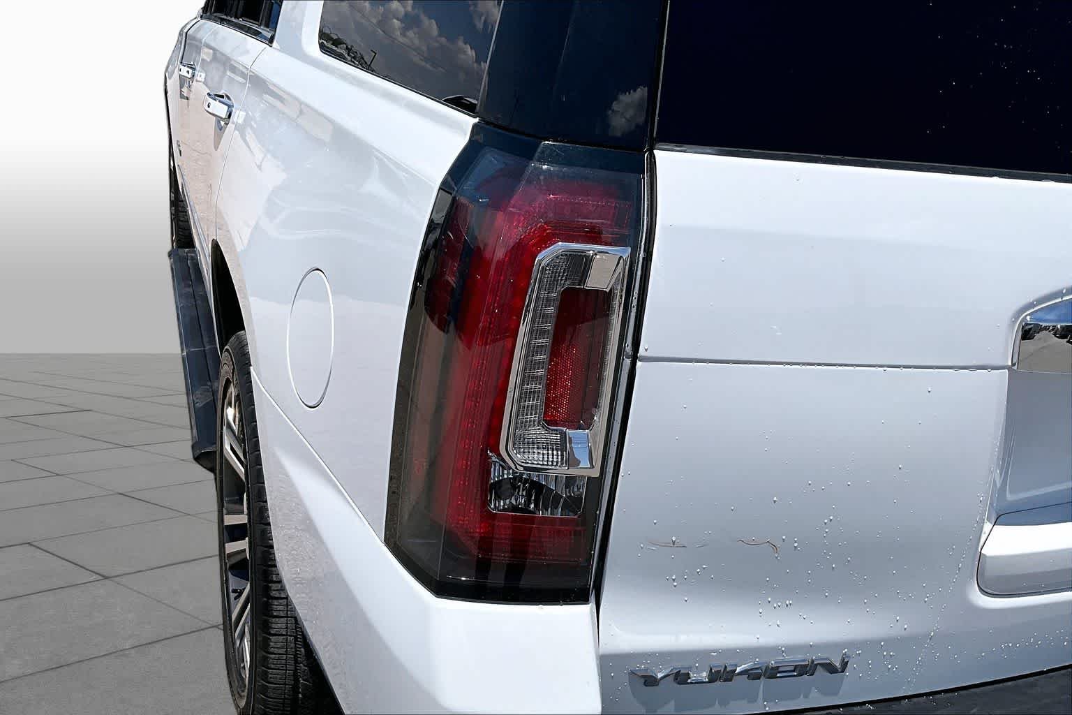 Used 2019 Summit White GMC Denali image 29