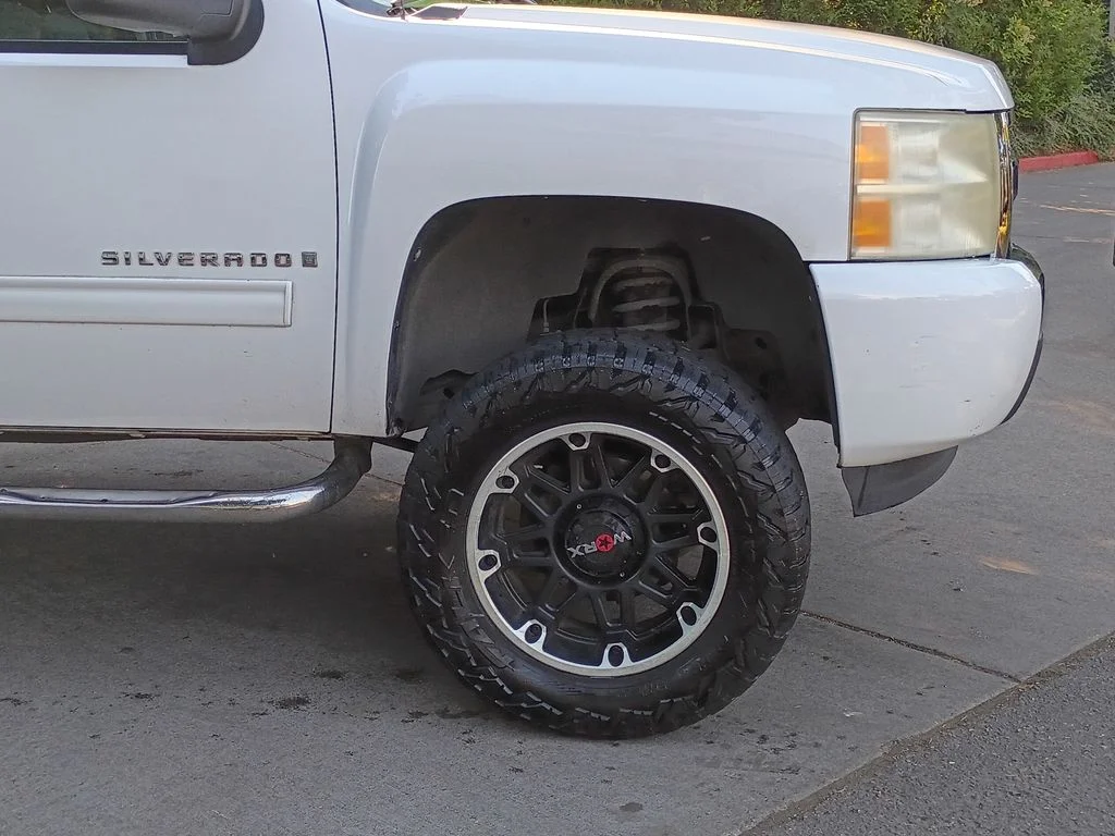 Used 2009 Chevrolet Silverado 1500 1LT with VIN 3GCEK233X9G218876 for sale in Gladstone, OR
