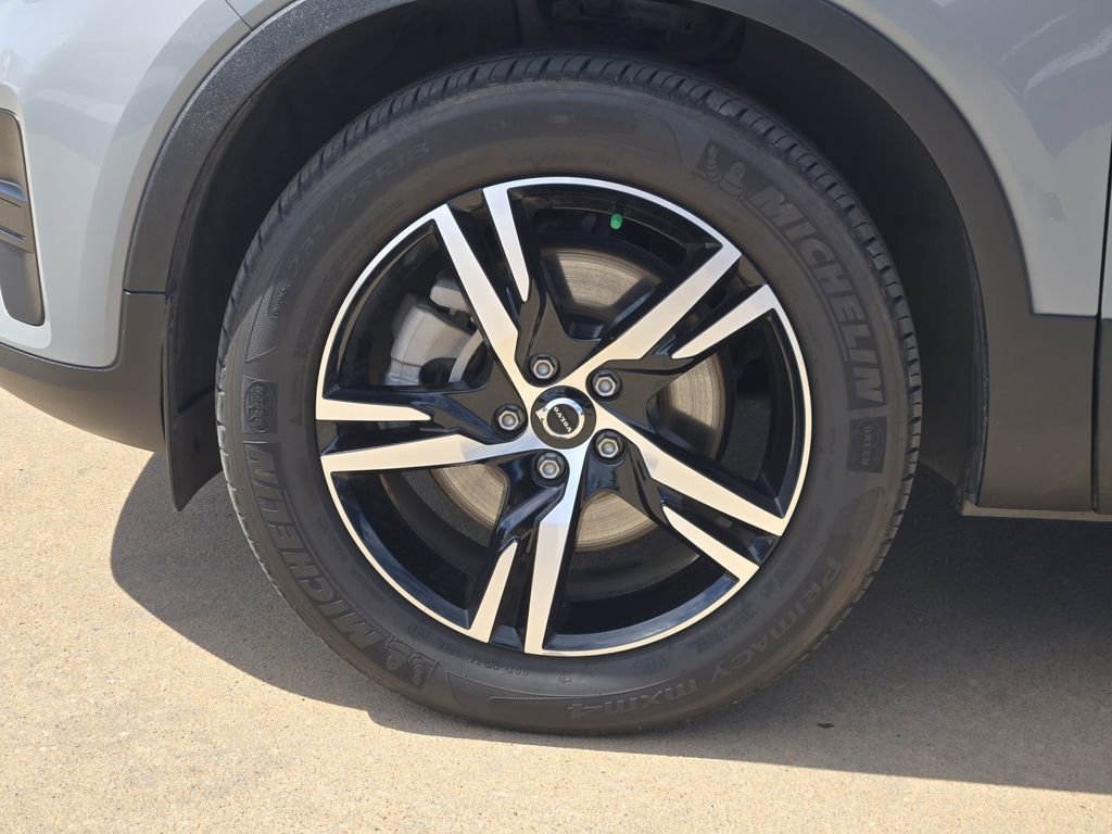 Used 2024  Volvo Core Bright Theme image 28