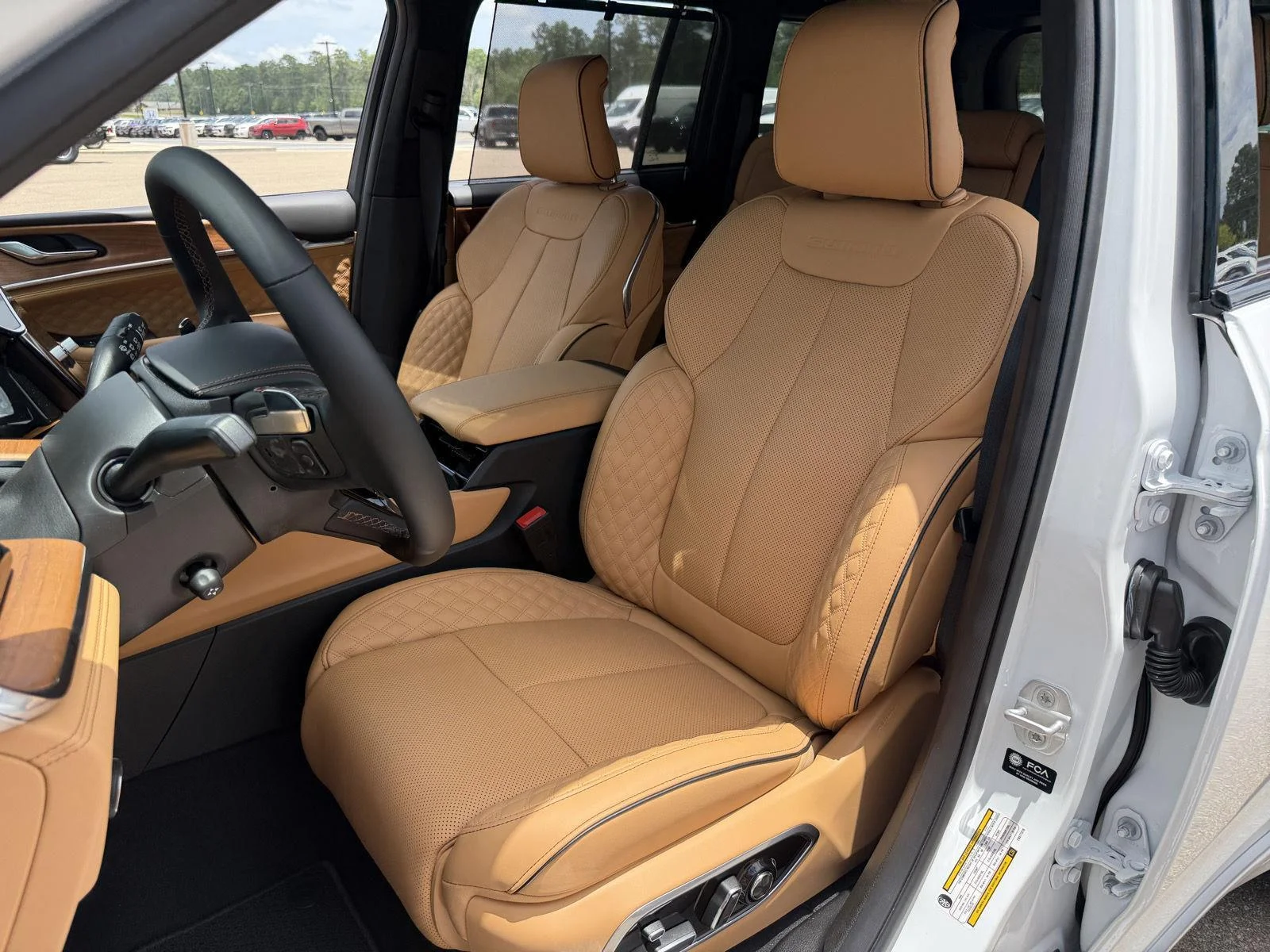 New 2026 Bright White Clear-Coat Exterior Paint Jeep Summit image 17